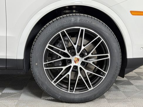 Used 2026 Porsche Cayenne AWD/4WD image 15