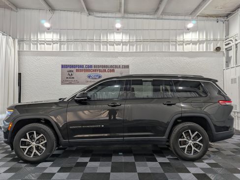 Used 2023 Jeep Grand Cherokee L Limited w/ Luxury Tech Group II image 2