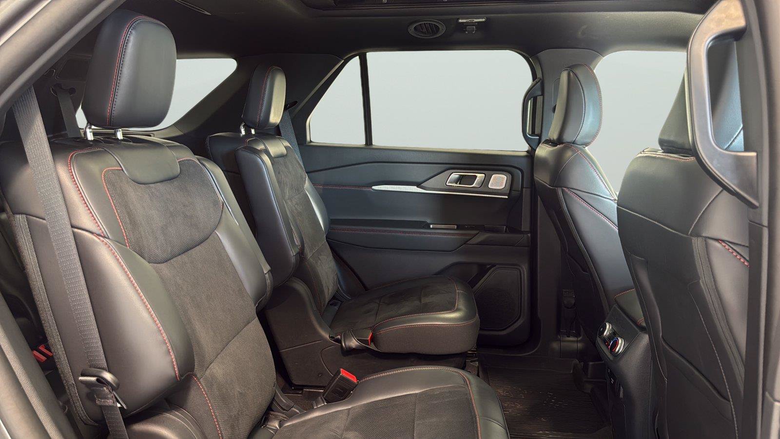 Used 2025 Ford Explorer ST w/ Sun And Sound Package AWD/4WD image 16