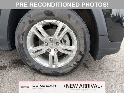 Used 2022 GMC Terrain SLE w/ Driver Convenience Package AWD/4WD image 9