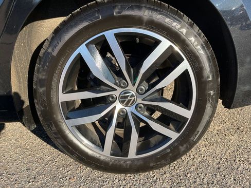 Used 2025 Volkswagen Jetta SE image 29