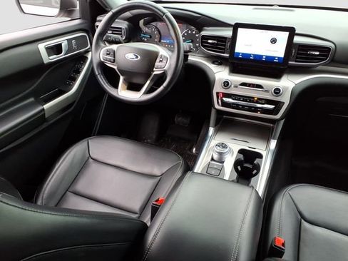 Certified 2022 Ford Explorer XLT w/ Equipment Group 202A image 10