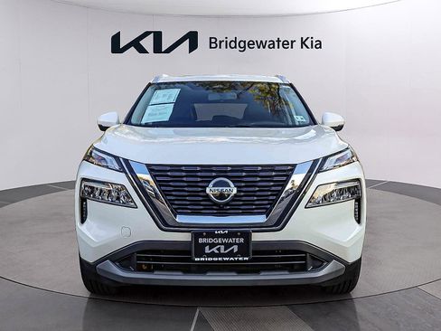 Used 2021 Nissan Rogue SV w/ Premium Package AWD/4WD image 2