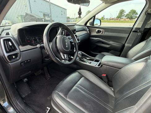 Used 2023 Kia Sorento S w/ Panoramic Sunroof Package AWD/4WD image 4