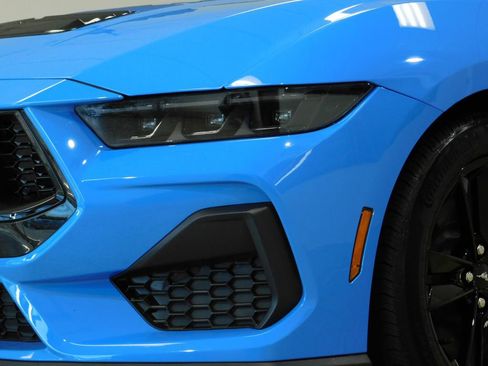 Used 2025 Ford Mustang GT RWD image 21