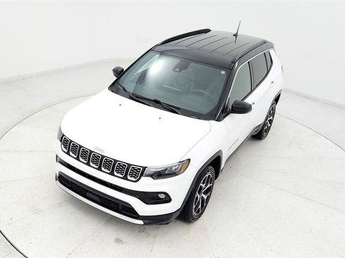 Used 2025 Jeep Compass Limited AWD/4WD image 35