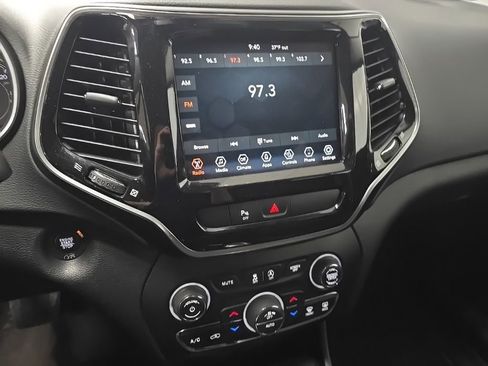 Used 2020 Jeep Cherokee Limited image 22