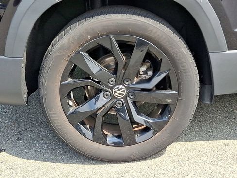 Used 2023 Volkswagen Taos SE AWD/4WD image 8