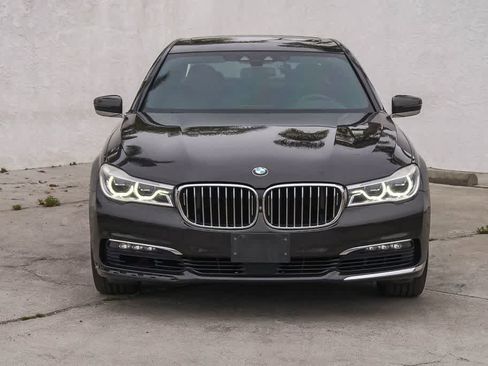 Used 2017 BMW 750i RWD image 2