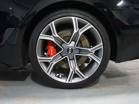 Used 2021 Kia Stinger GT2 image 9