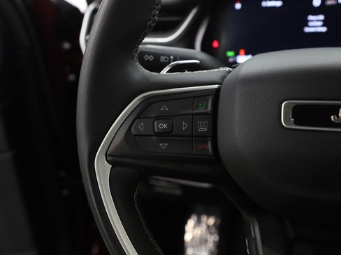 Used 2023 Jeep Grand Cherokee Laredo w/ Luxury Tech Group I AWD/4WD image 19