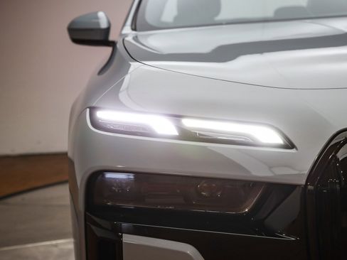 Certified 2023 BMW 760i xDrive w/ Parking Assistance Package image 8