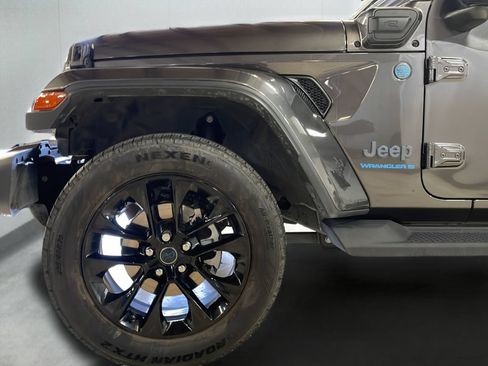 Used 2025 Jeep Wrangler Unlimited Sahara AWD/4WD image 25