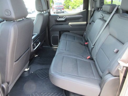 Certified 2025 Chevrolet Silverado 1500 LTZ AWD/4WD image 17