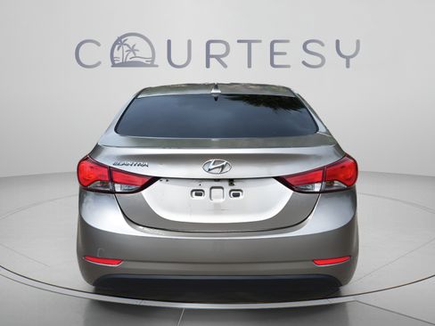 Used 2014 Hyundai Elantra SE w/ Option Group 02 FWD image 4