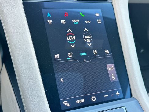 Used 2022 Porsche Taycan 4S image 23