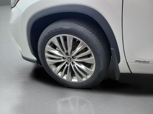 Used 2024 Toyota Highlander Platinum image 31