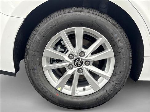 Used 2025 Toyota Camry LE w/ Convenience Package FWD image 8