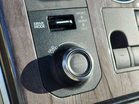 Used 2024 Toyota Highlander Limited image 26