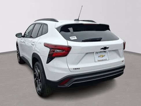 New 2026 Chevrolet Trax RS w/ Sunroof Package FWD image 3
