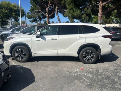 Used 2021 Toyota Highlander XLE