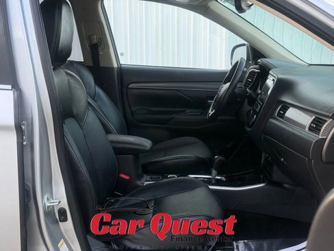 Used 2019 Mitsubishi Outlander SEL AWD/4WD image 22