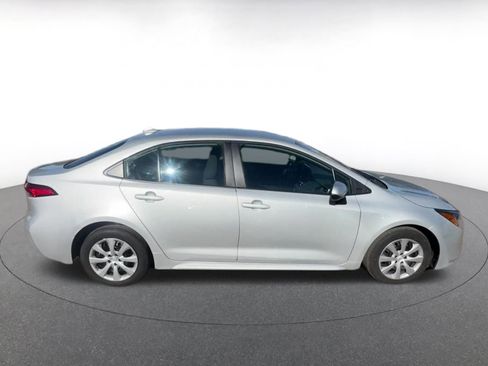 Used 2025 Toyota Corolla LE image 16