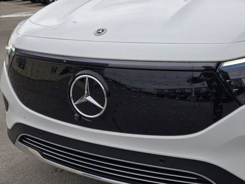 Used 2024 Mercedes-Benz EQB 300 4MATIC image 37