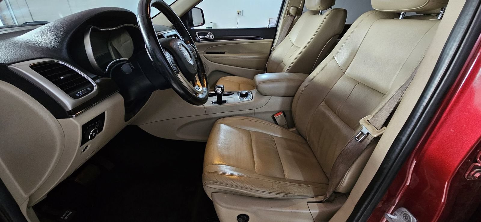 Used 2014 Jeep Grand Cherokee Limited AWD/4WD image 16
