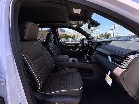 New 2026 GMC Acadia Denali Ultimate AWD/4WD image 11