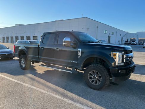 Used 2018 Ford F250 XLT w/ XLT Premium Package image 3
