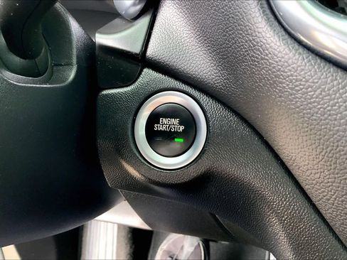 Used 2019 Chevrolet Equinox LT FWD image 30