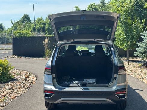 New 2025 Volkswagen Taos SE AWD/4WD image 15