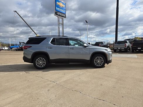 Used 2023 Chevrolet Traverse LT w/ Rear Camera Mirror Package image 6