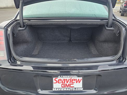 Used 2014 Chrysler 300 C image 14