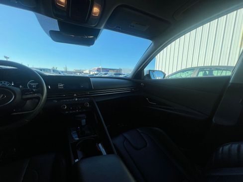 Used 2025 Hyundai Elantra Limited image 35