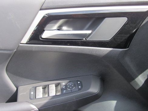 New 2025 Mitsubishi Outlander SE image 12