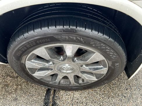 Used 2017 Buick Enclave Leather w/ Enclave Sport Touring Edition FWD image 4