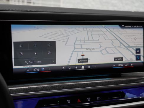 Used 2024 BMW i7 xDrive60 w/ Executive Package AWD/4WD image 28