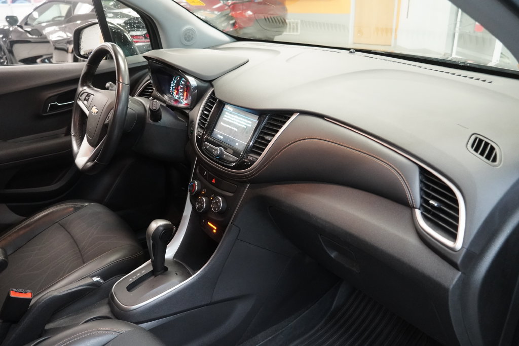 Used 2019 Chevrolet Trax LT w/ LT Convenience Package FWD image 24