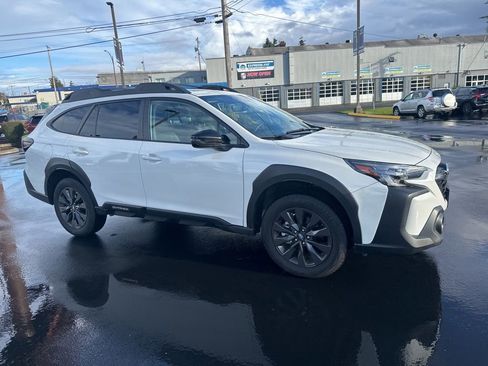 Used 2025 Subaru Outback Onyx Edition image 13