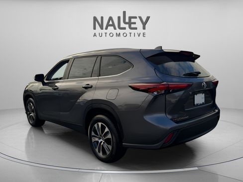 Certified 2024 Toyota Highlander XLE image 4