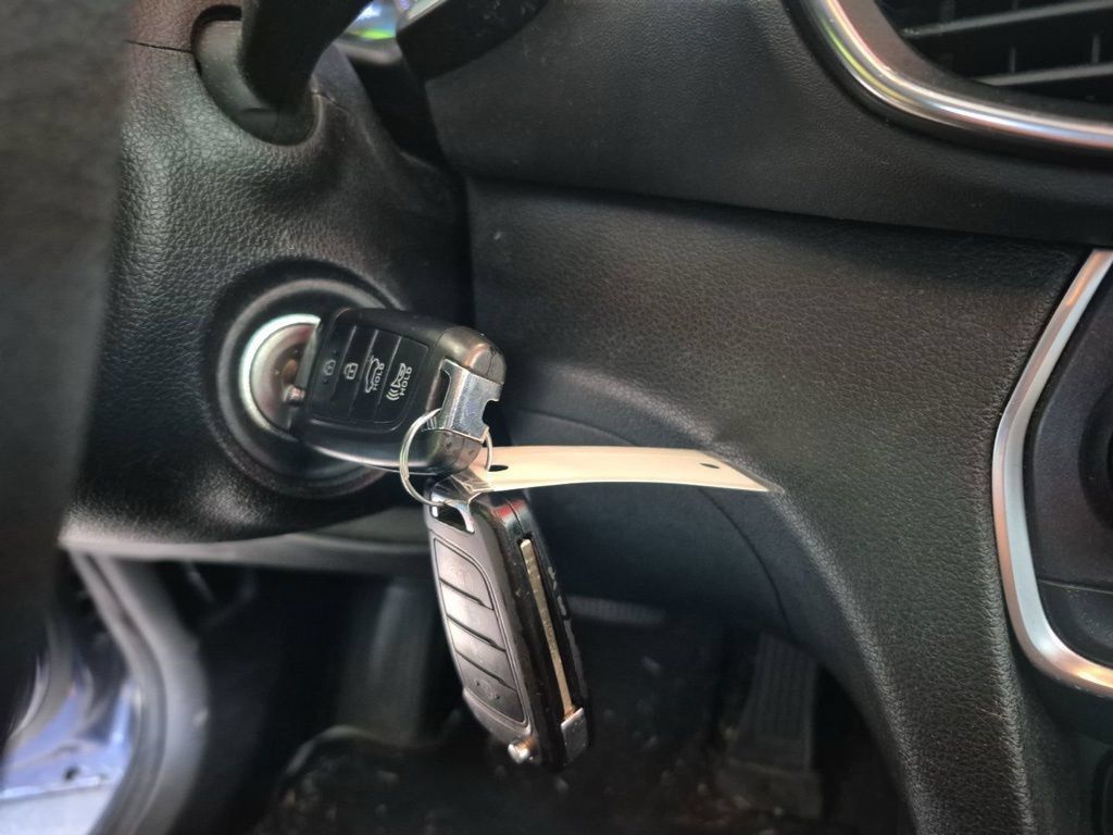 Used 2019 Hyundai Santa Fe SE FWD image 13