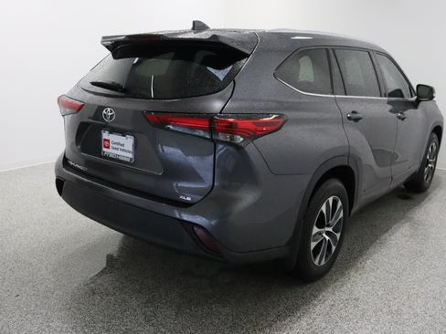 Used 2021 Toyota Highlander XLE FWD image 7