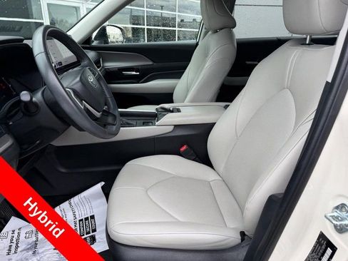 Used 2024 Toyota Grand Highlander XLE FWD image 17