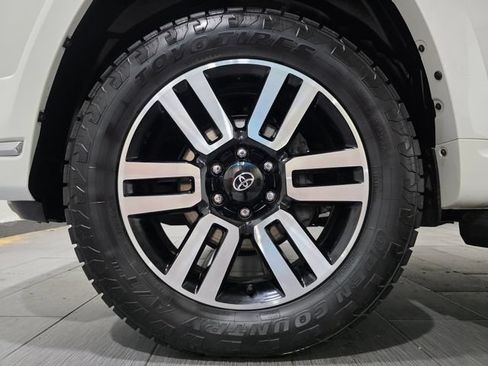 Used 2023 Toyota 4Runner Limited AWD/4WD image 22