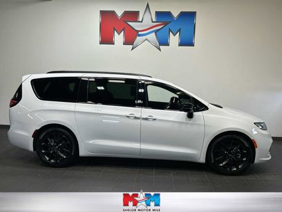 Used 2025 Chrysler Pacifica Limited