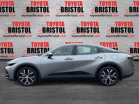 Used 2023 Toyota Crown Limited image 7