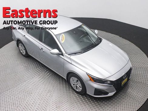 Used 2023 Nissan Altima 2.5 S FWD image 3