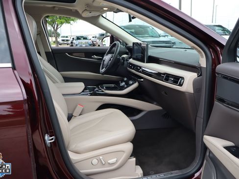 Used 2023 Lincoln Nautilus Reserve AWD/4WD image 30